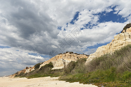 沙石悬崖海岸侵蚀岩石崎岖石头红色黄色大风编队砂岩图片