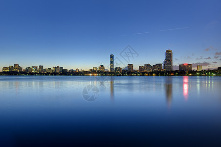 波士顿后海湾天线 天亮时看到景观建筑摩天大楼全景反射办公室天空蓝色地标天际图片