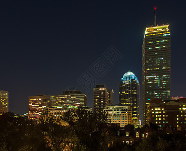 波士顿 Back Bay 天线建筑物商业地标市中心办公室城市天空建筑财富黑暗图片