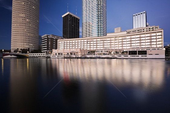 市中心的坦帕公园天际反射办公室日落建筑旅行摩天大楼图片