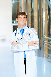 友好型男医生从业者快乐医师男人微笑男性职员医院职业成人图片