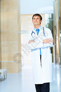 友好型男医生男人医疗药品医师职业诊所折叠保健微笑长袍图片