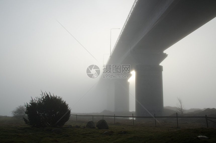 福吉桥衬套海岸栅栏海景日出石头薄雾图片