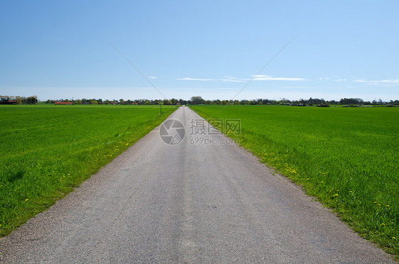 绿地道路运输村庄场景地平线天空乡村车道场地蓝色风景图片