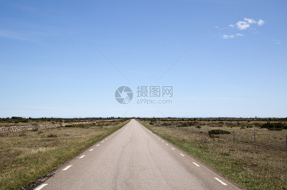 空道路运输天空风景速度车道土地街道栅栏地平线蓝色图片