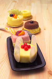 新鲜莓水果蛋糕美食餐厅蛋糕食物脆皮甜点糕点早餐水果盘子图片