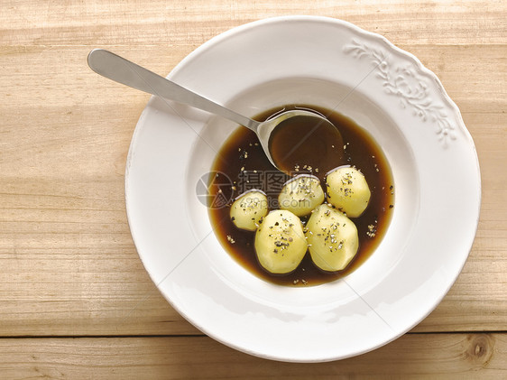 棕色酱中煮的土豆蔬菜淀粉食物糖类碳水水平化合物图片