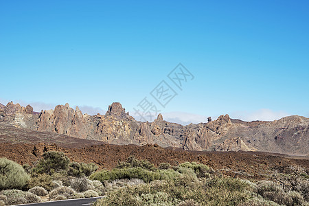 通向的公路蓝色天空火山小路风景地平线旅行乡村寂寞车道图片