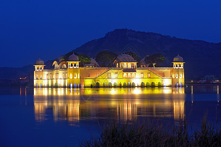 夜间贾尔马哈尔宫殿乐园国家历史旅行反射灯光地标寺庙城堡旅游图片