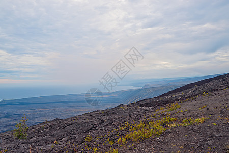 Big Island夏威夷火山坑路链的视图岩石图片