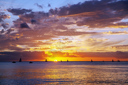 夏威夷日落太阳帆船图片