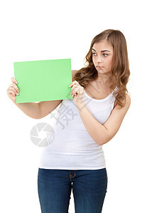 年轻少女快乐的一张照片 空白绿板图片