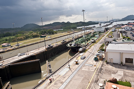 Miraflores 巴拿马运河货运货物热带商业贸易海军水路通道油船血管图片