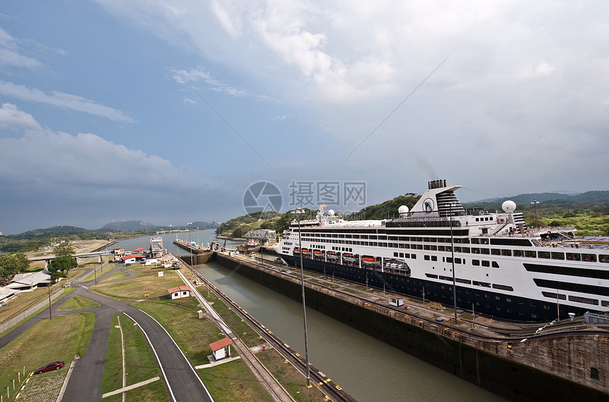 Miraflores 巴拿马运河运输油船贸易海洋通道商业货物货运货轮热带图片