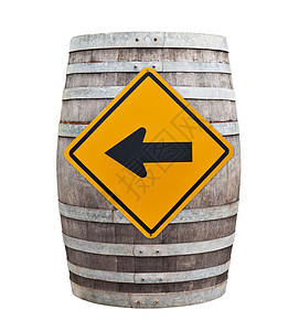 大红酒桶 有交通标志 孤立在白色的后院啤酒饮料棕色酒厂酒精木头黄色背景图片
