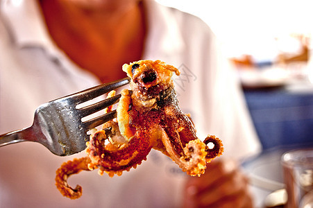 叉子上的烤章鱼图片