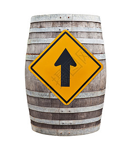 大红酒桶 有交通标志 孤立在白色的后院酒精啤酒酒厂木头棕色饮料黄色背景图片