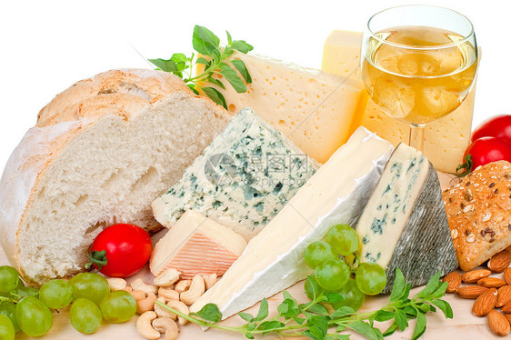 奶酪文化桌子饮料小吃拼盘木板蓝色坚果面包奶制品图片