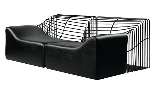 现代住宅或办公室的现代时式沙发 白色孤立黑色扶手椅倾斜床垫座位小路剪裁皮革袖珍软垫图片