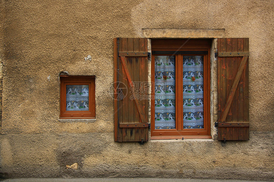 旧墙上的旧窗口村庄住宅财产房子建筑学框架玻璃家庭建筑图片