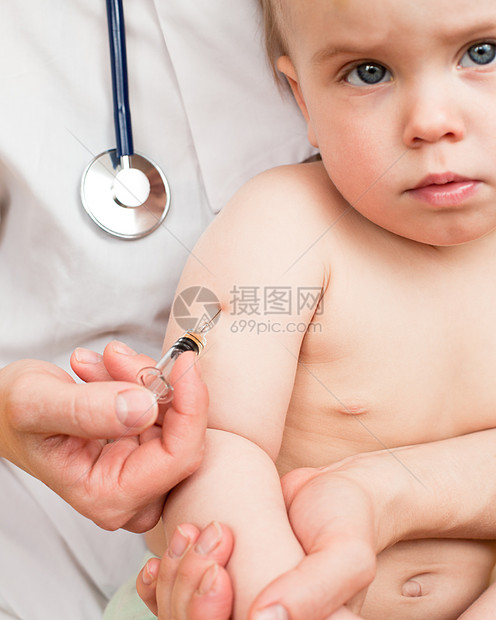 给小婴儿注射肌肉病人女孩疫苗孩子医院治疗免疫发烧情感图片
