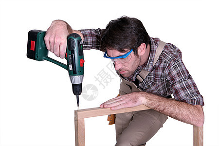 使用电动螺丝起子的工人人士倾斜商务白色贸易旋转框架木工工具木头图片