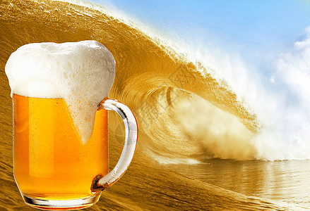 由海浪制造的金啤酒波图片