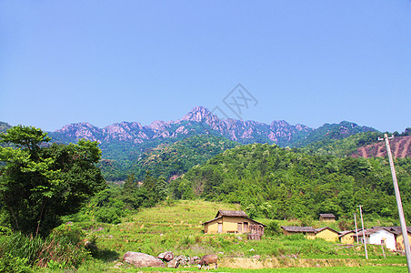 中华星云下悬崖场地蓝色天气登山者村庄地貌山腰山坡布雷风景图片
