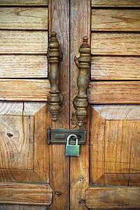 锁着的特写木制门风格金属窗户历史古董房子入口出口教会艺术图片