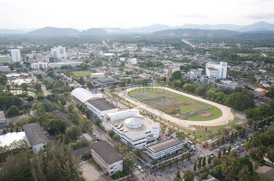 塔伊兰雅拉市的青年中心公共领域场地建筑天空城市旅行民众街道房子运动蓝色图片