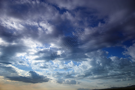 云预报天气季节图片