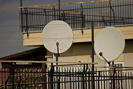 电视传播房子技术金属设施频率信号播送城市天空图片