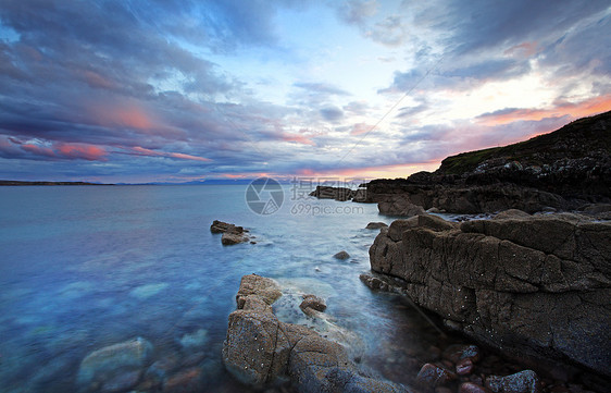 苏格兰高地旅游反射地平线海洋旅行海岸岩石日落天空国家图片