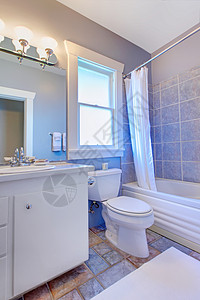 蓝色浴室 白色的柜子 有石砖和蓝色瓷砖图片
