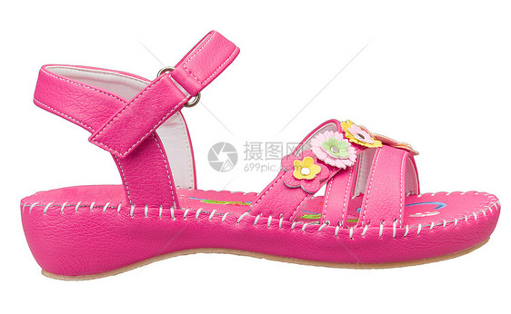 可爱美丽的女孩用粉色的凉鞋 在白色上被孤立图片
