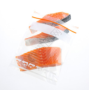 鲑鱼用拉链袋中更长寿命的清洁和保存食物图片
