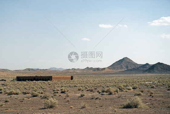 在伊兰沙漠中大草原废墟沙漠建筑学山脉建筑旅馆商队招待所图片