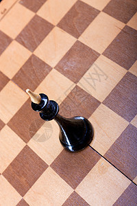 黑象棋皇后在船上图片