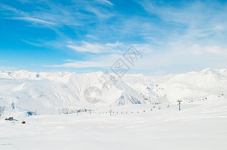 明亮的冬天天雪山假期蓝色冰川太阳全景旅行滑雪天空顶峰风景图片