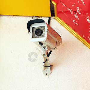 墙上的安全监视摄像头相机电视技术建筑财产监控电路视频监视器手表图片