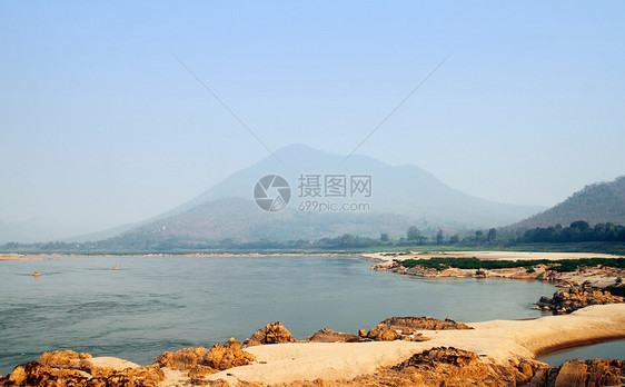 Loas和泰国边境的湄公河太阳晴天假期天空岩石蓝色日落血管运输码头图片