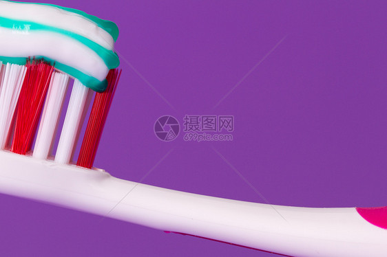 带牙膏的粉红色牙刷牙科牙医保健凝胶洗手间卫生微笑宏观药品塑料图片