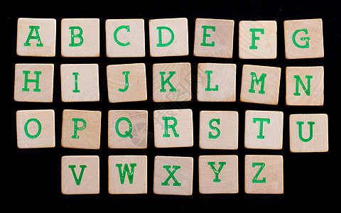 在旧木块上的字母字母字母顺序图片