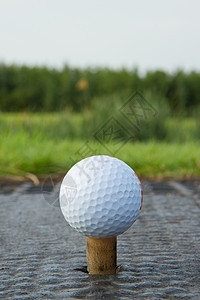 带橡皮球的高尔夫球图片