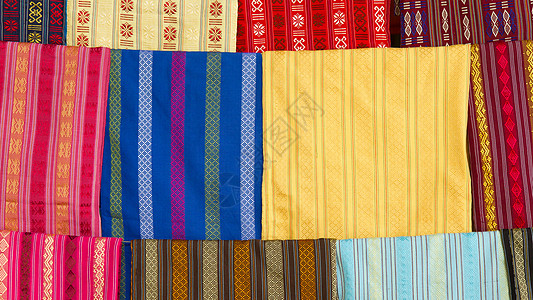 丝绸工厂中展示的丝丝围巾女孩女性羊绒市场披肩女士脚凳火鸡图片