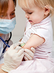 小女孩要打针医生疫苗病人注射器注射流感治疗疾病传染药品图片