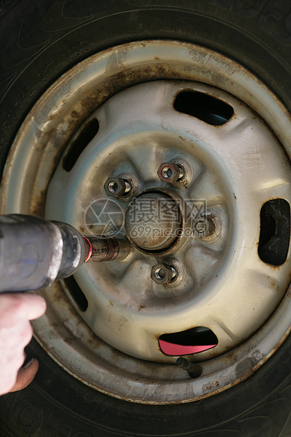 轮胎轮胎更换橡皮检查车辆机械故障工具工人车库服务轮辋图片