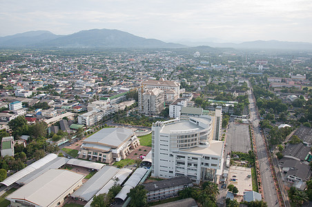 大学建筑运输蓝色天空旅行街道景观公园鸟瞰图城市房子图片