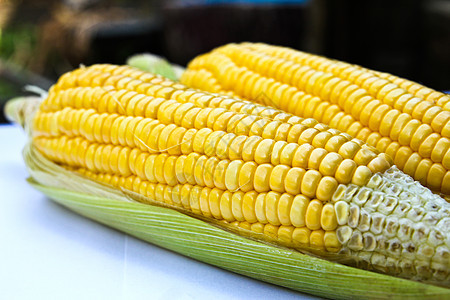 明亮颜色的甜玉米生物健康宏观谷物食物营养小吃植物金子饮食图片