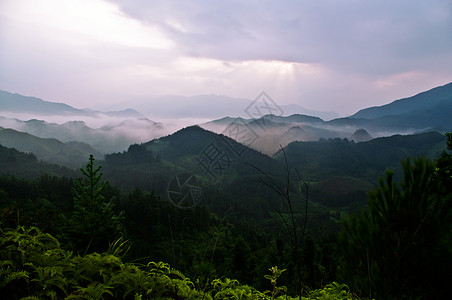 日落在中国国庆的喀斯特地貌仙境亚热带热带山顶草原地质草地旗帜天空树木图片